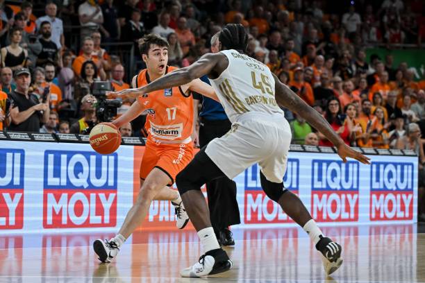 他精准地洞 他精准地洞